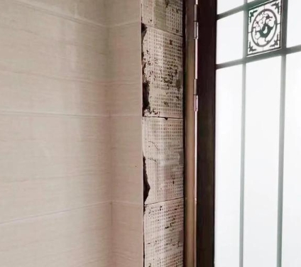 云县瓷砖空鼓免砸砖维修公司分享吸水砖泡水时间不够或过长都会对瓷砖铺贴效果产生影响